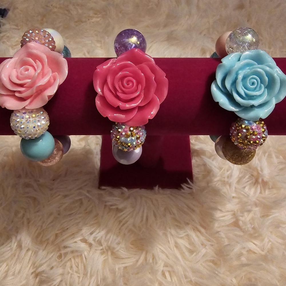 Bubblegum pink peonie stretch bracelet! - Picture 8 of 9